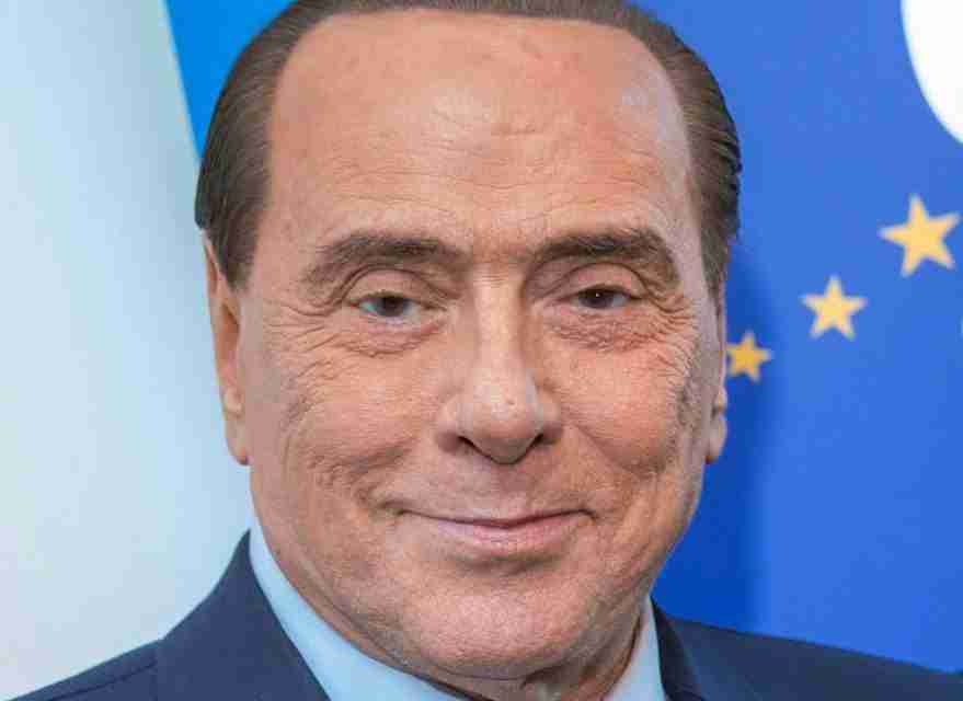 Berlusconi: dopo 10 giorni di terapia intensiva arriva in reparto. Cauto ottimismo dei medici