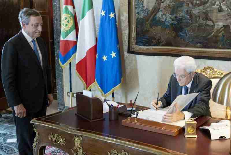 Mattarella ha sciolto le camere. Elezioni entro 70 giorni, “il Governo ha limiti ma può operare”