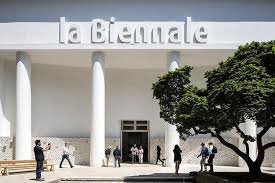 Biennale Arte di Venezia, la giuria esclude Russia e Israele dall’assegnazione dei premi