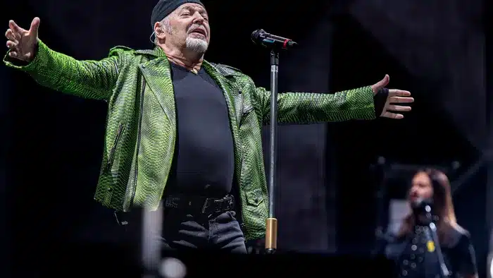 Chiudi   Vasco Rossi: “Mi schiero con le mie canzoni. La musica è contro ogni guerra”