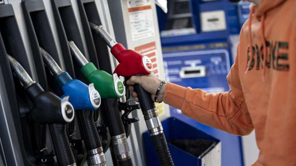 Benzina e diesel, sconto sulle accise prorogato fino a luglio: quanto si risparmia e cosa cambia ai distributori