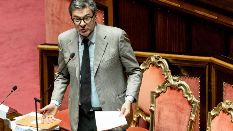 Caro energia, il Governo rinvia il bonus da 100 euro ma resta il taglio delle accise