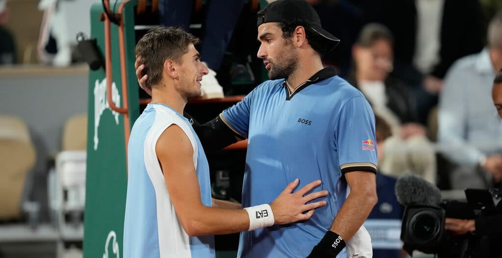Ai Roland Garros una semifinale tutta italiana con Arnaldi e Cobolli, ma Berrettini si ritira per infortunio