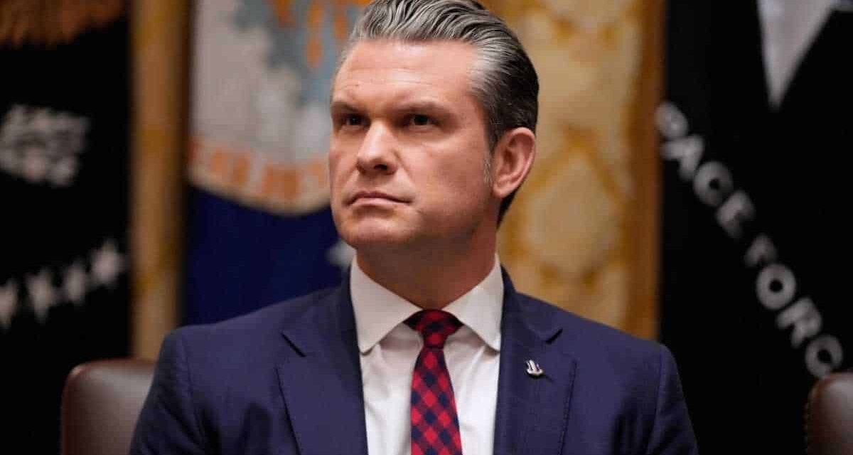 Il capo del Pentagono Hegseth contro l’Ue sui migranti: “L’Europa rischia una nuova invasione”